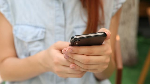 10 idées de SMS à envoyer au tout début d'une rencontre en ligne