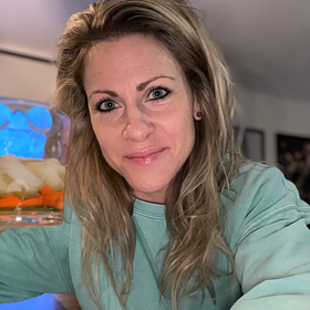 Julie,
                                43 ans,
                                
                                Femme célibataire
                                
                                de  Les Escoumins