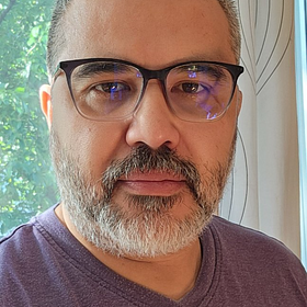 Carlos,
                                49 ans,
                                Homme célibataire
                                
                                
                                de  Montréal